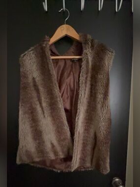 ZINGA faux fur jacket with a brown lining.